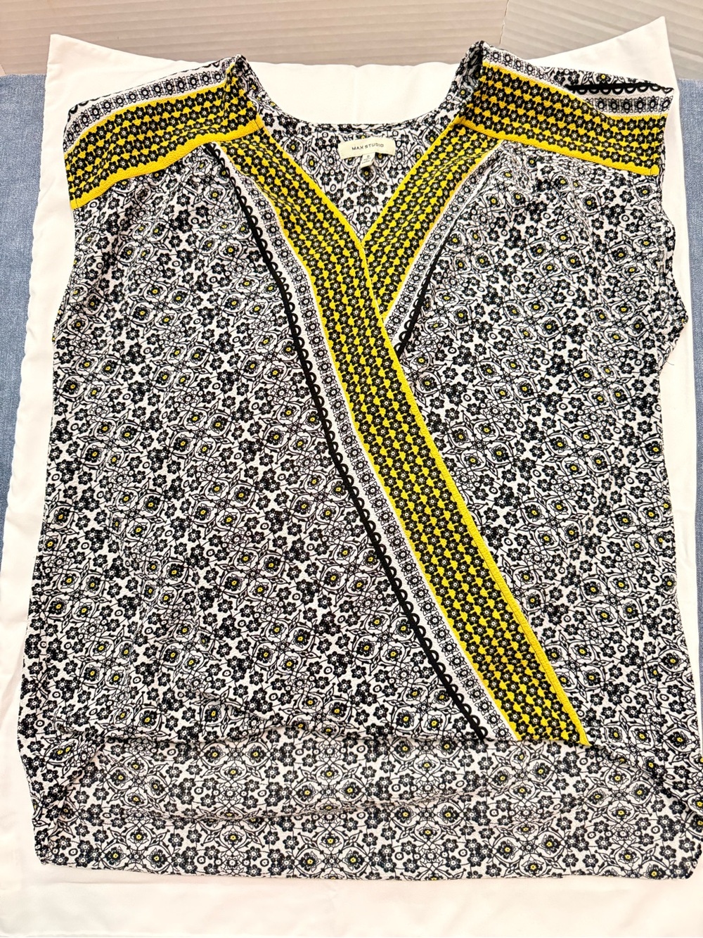 Max Studio Black, White & Yellow Geometric V-Neck Blouse